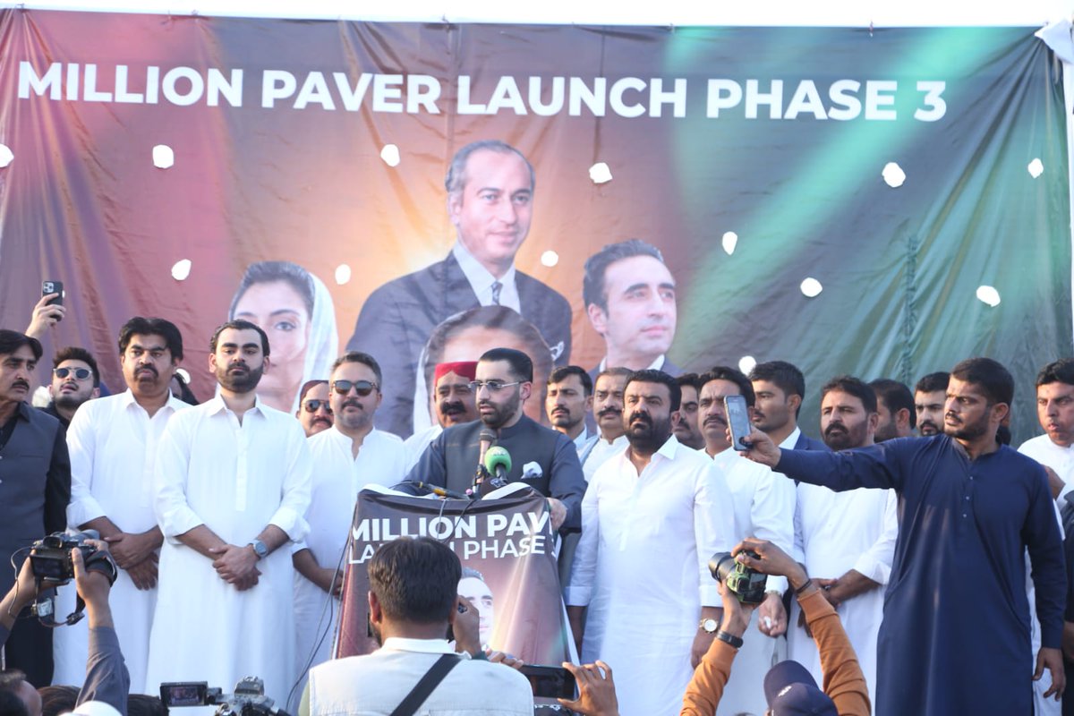 Rawal_House1's tweet photo. Dated 06-02-2026
As per vision of chairman PPP @BBhuttoZardari, PPP leader @rawalsharjeel launched 1 million square feet phase 3 of paver distribution in Hyderabad today. This paver will help connectivity between villages of Hyderabad rural. https://t.co/y1sw1mDWHY