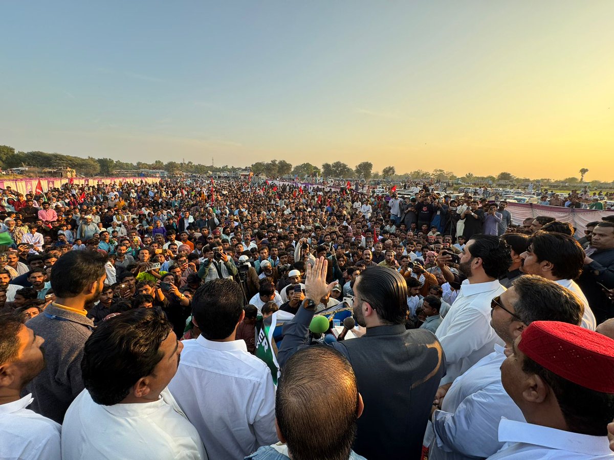 Rawal_House1's tweet photo. Dated 06-02-2026
As per vision of chairman PPP @BBhuttoZardari, PPP leader @rawalsharjeel launched 1 million square feet phase 3 of paver distribution in Hyderabad today. This paver will help connectivity between villages of Hyderabad rural. https://t.co/y1sw1mDWHY