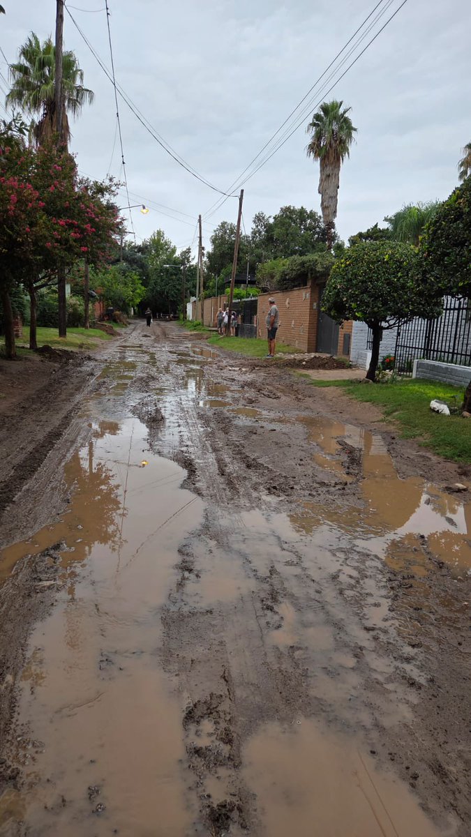 macu_PC's tweet photo. @canal10cba @ElDoce @telefecordoba  Son una vergüenza las obras que están realizando en Argüello . Hace tres meses aproximadamente que estamos con esto en nuestra cuadra,esperando un posible asfalto…necesitamos respuesta y ayuda … https://t.co/aNHxwrvEjb