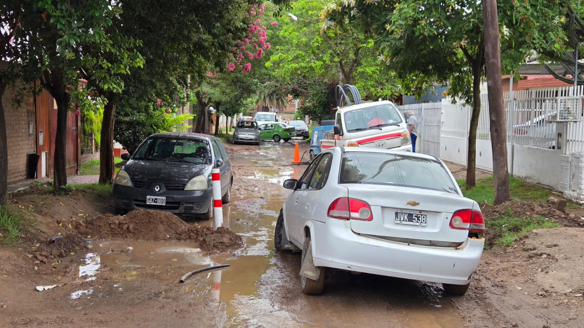 macu_PC's tweet photo. @canal10cba @ElDoce @telefecordoba  Son una vergüenza las obras que están realizando en Argüello . Hace tres meses aproximadamente que estamos con esto en nuestra cuadra,esperando un posible asfalto…necesitamos respuesta y ayuda … https://t.co/aNHxwrvEjb