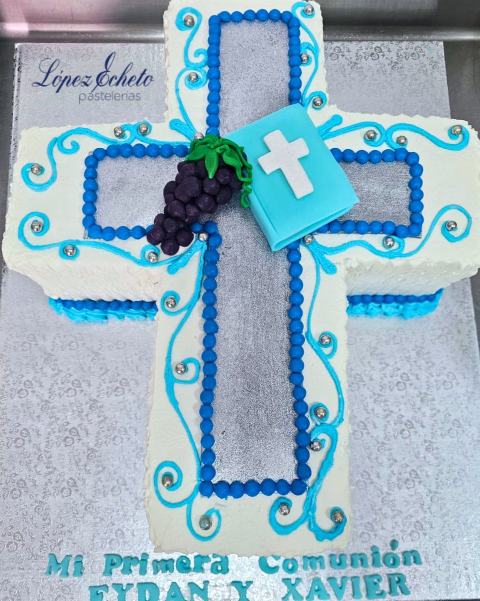 Crea buenos recuerdos contigo y tu familia con una tarta de comunión para tus peques totalmente personalizada.

No sólo por cómo se ve, sino también por su delicioso interior. Podrás elegir el sabor que más les guste, y adaptarlo a sus necesidades (alérgenos, intolerancias...)