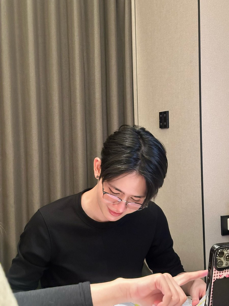 kerdomundi's tweet photo. เจซี่มาดู อู๊ดตั้งใจทำงานมาก วันนี้มีอะไรต้องเตรียมไว้ให้ทุกคนเยอะเลย พรุ่งนี้เจ��กันส่งจุ้บเป็นกำลังใจให้อู๊ดด้วยนะคับ🤍 #JamesSu https://t.co/p4QRJsf4gp