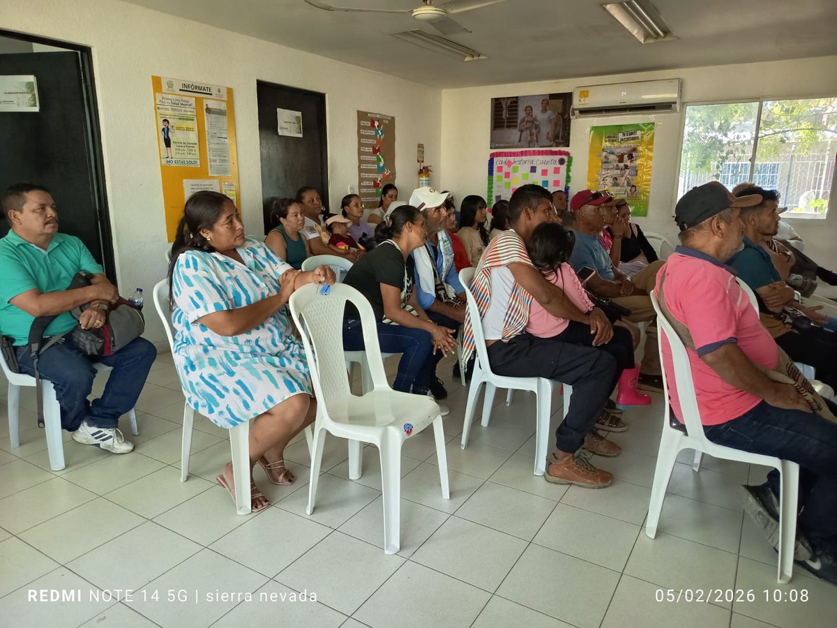 Los combates <a href="/Ejercito_Div1/">Primera División del Ejército Nacional</a> y <a href="/ACSN129068/">ACSN</a> han generado un desplazamiento de más 150 personas en zona rural de Ciénaga. Estas familias necesitan atención  urgente. Mientras tanto la <a href="/ComisionadoPaz/">Consejería Comisionada de Paz</a> juega con la paz debilitando a la fuerza pública y exponinedo a las comunidades.