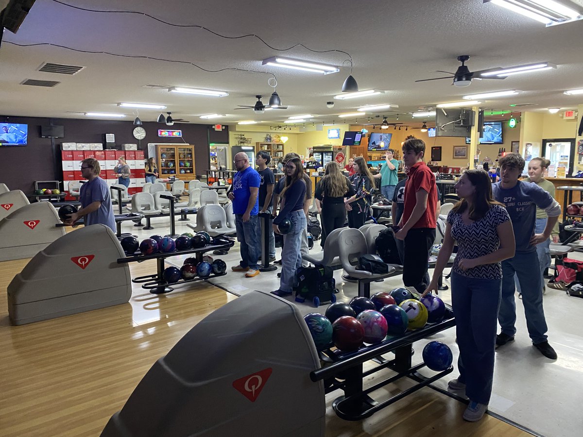 MountieBowling's tweet photo. Took the team to Pineville MO for practice yesterday. It was great getting to see their line and adjust how their ball was rolling!

State Tournament is on the Horizon!

#rollmounts #GoBlueGo

@RHSMounties @rhs_21 @PaulADrps https://t.co/8I2wfWOGdd