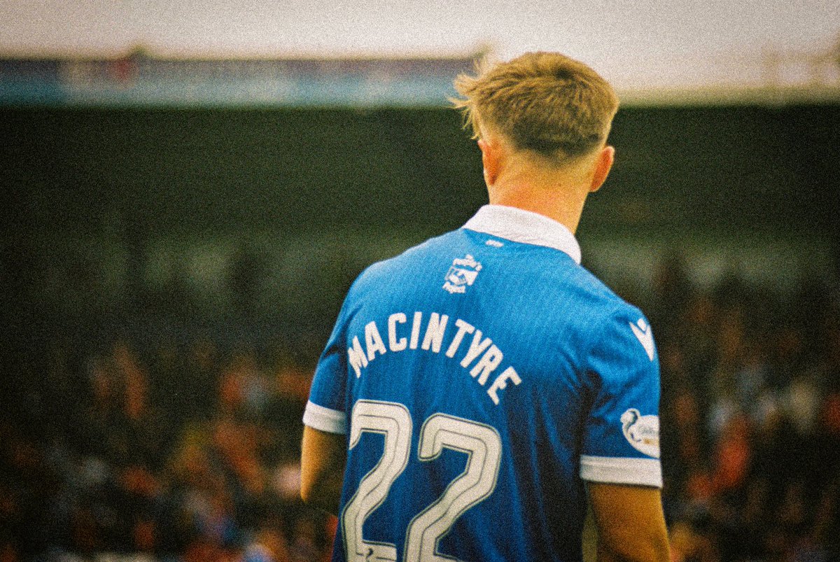 Talking Parrot Creative tweet media