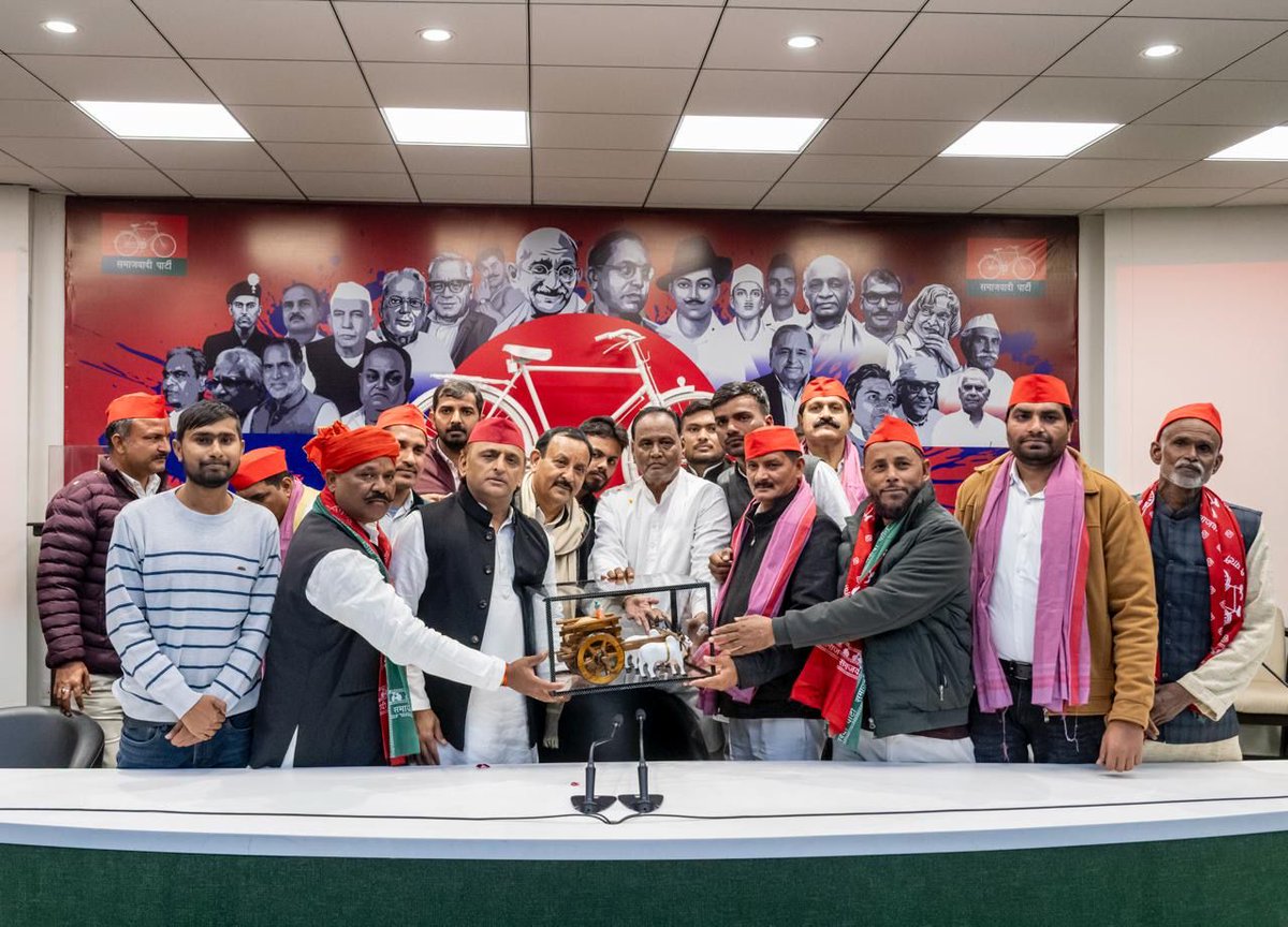 "यह जो अमेरिका से डील हुई है, यह डील नहीं ढील हुई है। हमारा पूरा बाजार उनके हाथ में दे दिया।"

- माननीय राष्ट्रीय अध्यक्ष श्री अखिलेश यादव जी <a href="/yadavakhilesh/">Akhilesh Yadav</a>