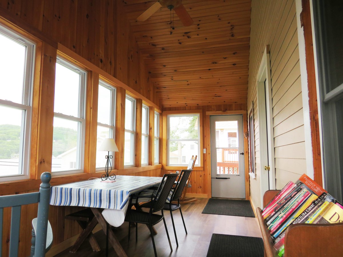 NewfoundRentals's tweet photo. 📷 Lakeside days. Cozy nights. Pure Newfound magic. 
Escape to Newfound Cottage Rentals, where peaceful lake views, charming cottages, and unforgettable moments come together. 
📷 Book your stay now:
📷 https://t.co/mYQQMCNw5F
#NewfoundCottageRentals #LakeLife #NewHampshireLakes https://t.co/ztz2YLrBmO