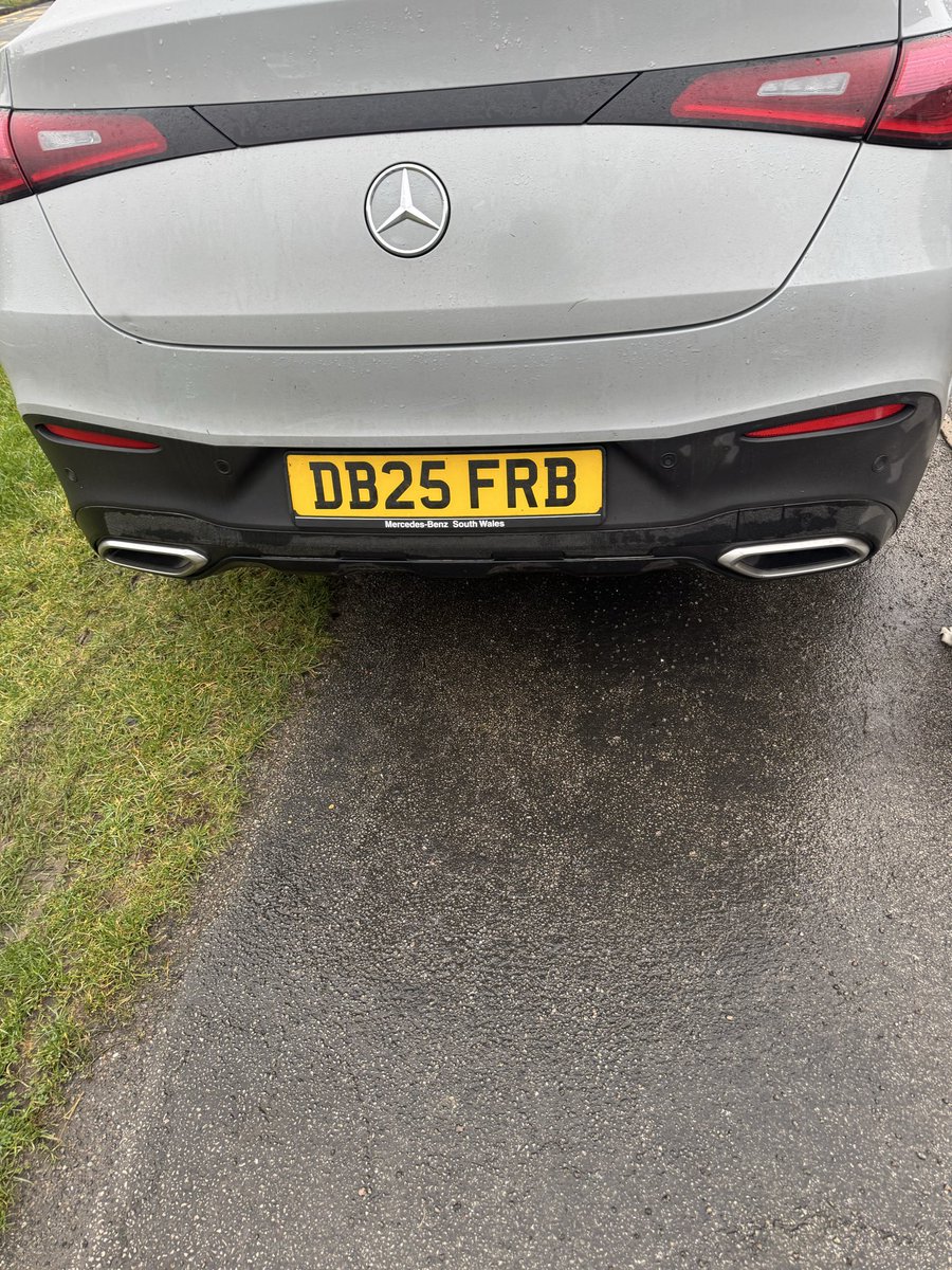 gram1974's tweet photo. @NorthantsPolice surely this be a motoring offence of some kind? https://t.co/nq8SiiVKlJ