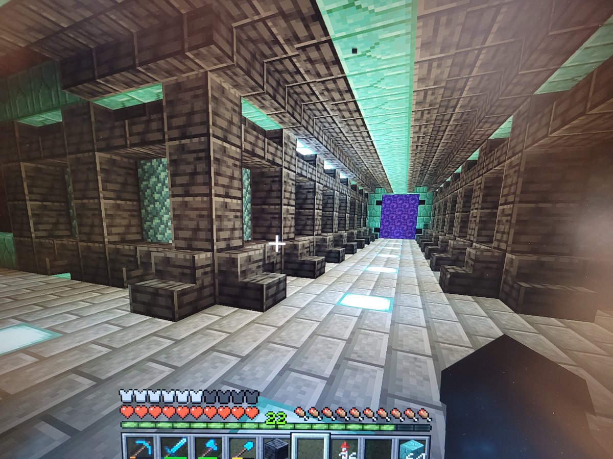 Landryj38's tweet photo. Went for a “safe but flexing a little” vibe  portal at the end looking dramatic and everything be honest… is this 🔥 or am I about to get roasted by the build police 👀Drop your ratings &amp; block ideas 

#Minecraft #MinecraftBuild #Nether #Gaming #SurvivalMinecraft #BuildShowcase https://t.co/IwZRKhdFfD