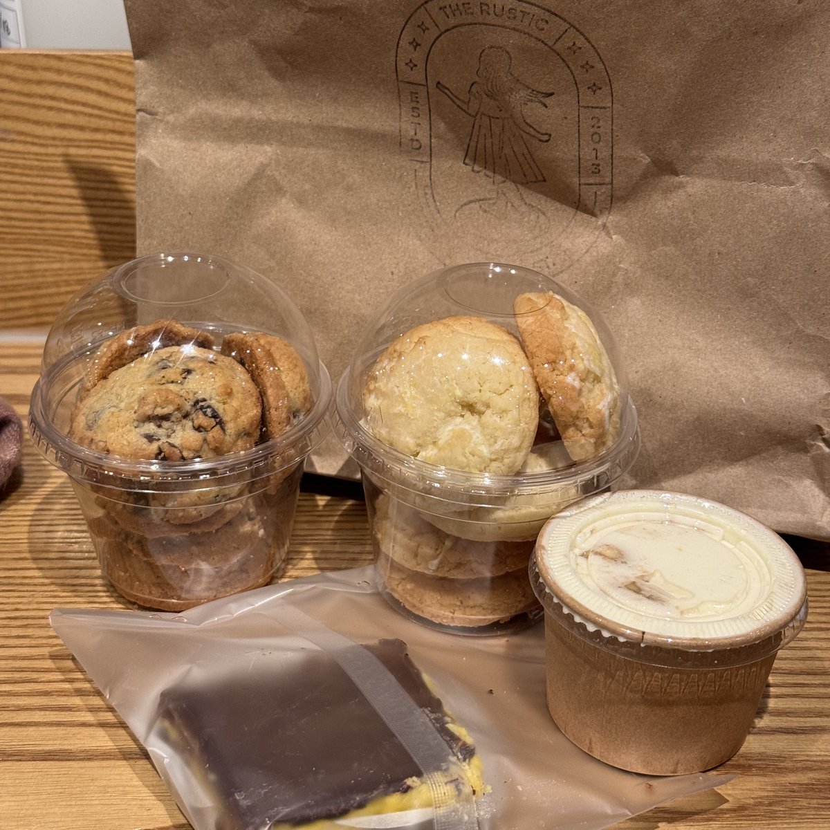 sweetybearabbit's tweet photo. 정말정말 행복했던 오늘 🤍
경수 추천 디저트도 짱 맛있다
살 찌는 맛 체고!😋 https://t.co/qMnufkMU9d