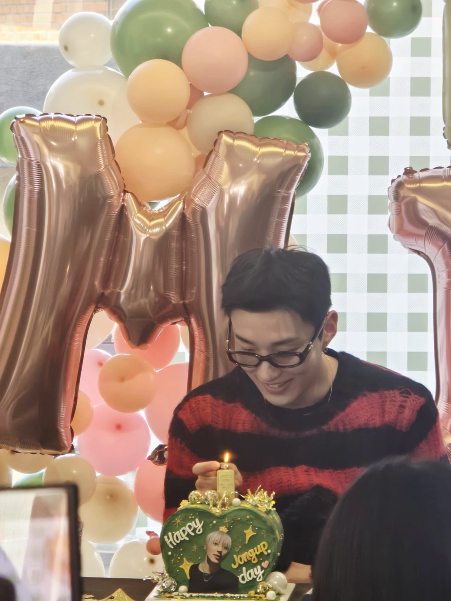 7j8gjup's tweet photo. 진짜...너�� 귀여워🥰
#문종업 생일인데 이정도는
#TURN_UP 해야지
#군백기 우리사랑 못막아
#MOONJONGUP https://t.co/t5SJxhTwxW