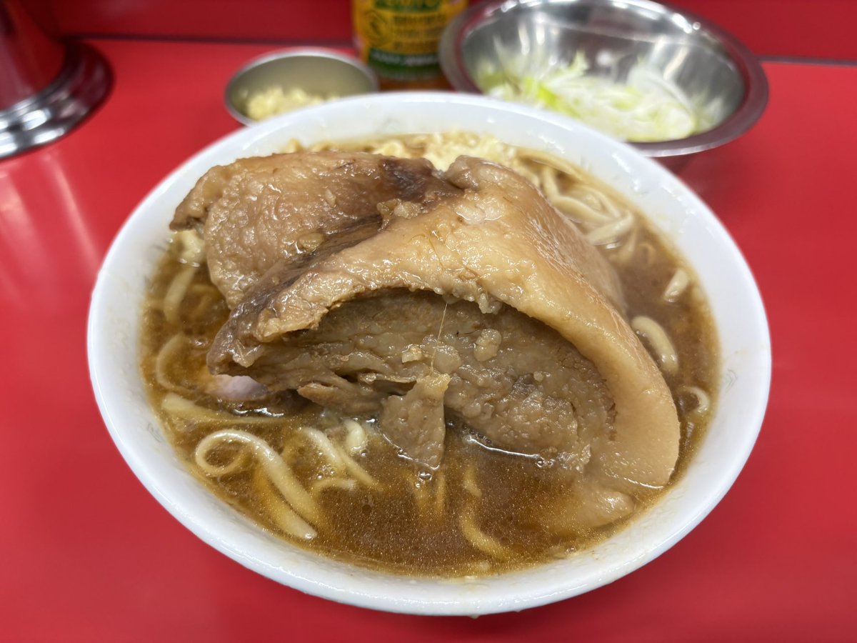 ラーメン二郎 ひたちなか店

小ラーメン         ¥900
はんぺん脂         ¥150
ねぎ                    ¥100
しょうが             ¥50

コール: 軟 半分 野抜 大蒜少々

4ヶ月ぶりのひたちなか

はんぺん脂有るじゃん！

思わずポチリw

美味い不味いより苦しかった…

写真が下手過ぎる…涙