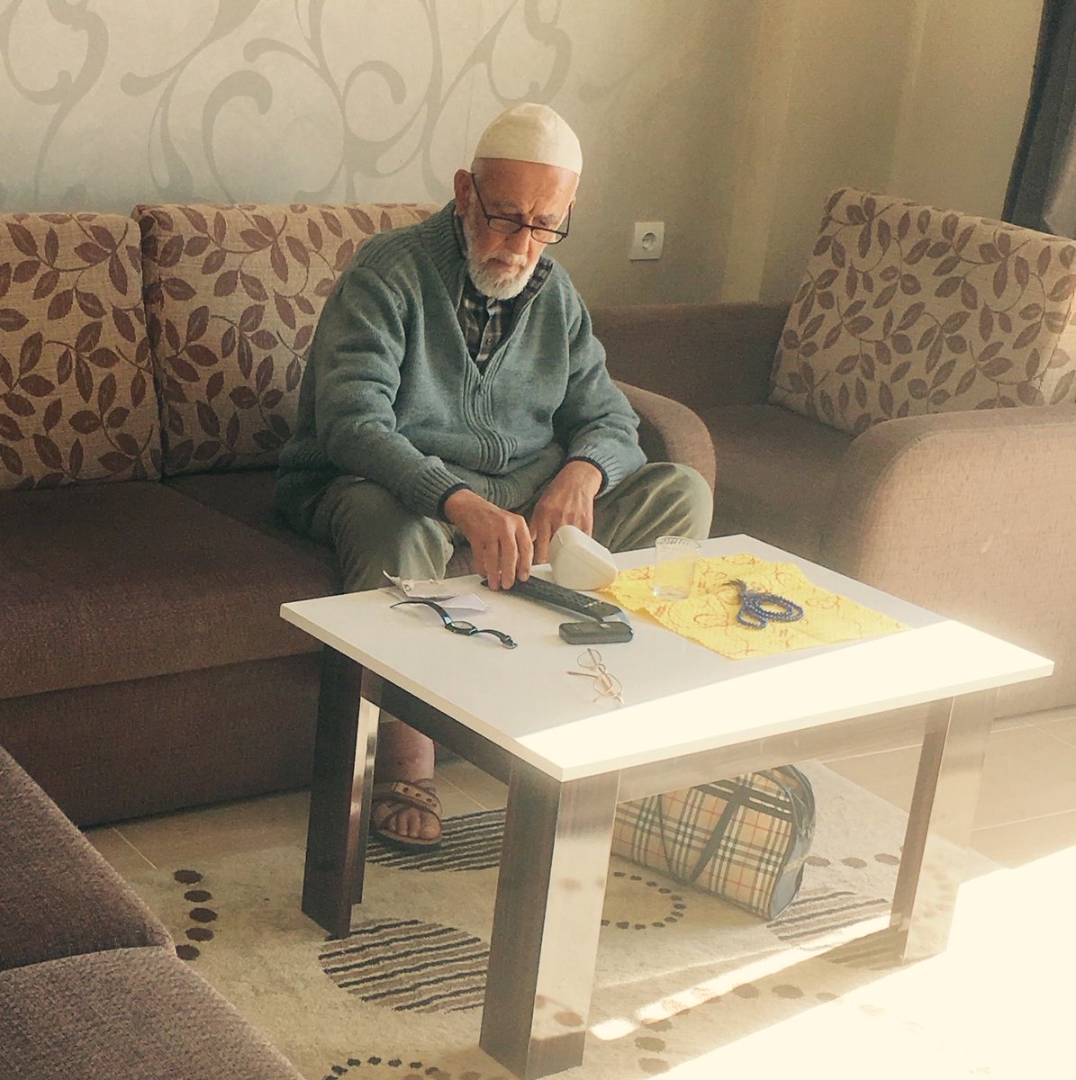 Kıymetli babam her daim hissettiğimiz yokluğuna alışmak mümkün olmuyor. İnan ki bize ettiğin duaların ve eşsiz kılavuzluğun halen yolumuzu ve gönlümüzü aydınlatmaya devam ediyor.
Rabbim cennetinde kavuştursun.
Tüm dostlarımdan birer Fatiha rica ediyorum.
#Allah rahmet eylesin.