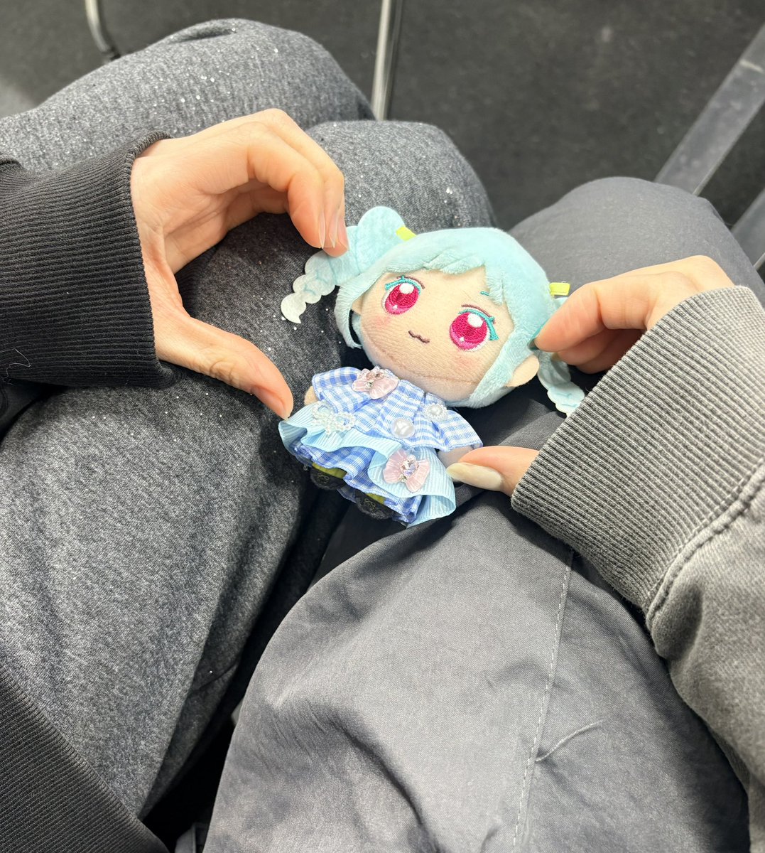 Sakakura_Sakura's tweet image. 冬毬のお洋服作ってみた〜⸜(*´꒳`*)⸝️🩵

明日の元気のために、しっかり寝よっ🐑
おやすみなさい🪼