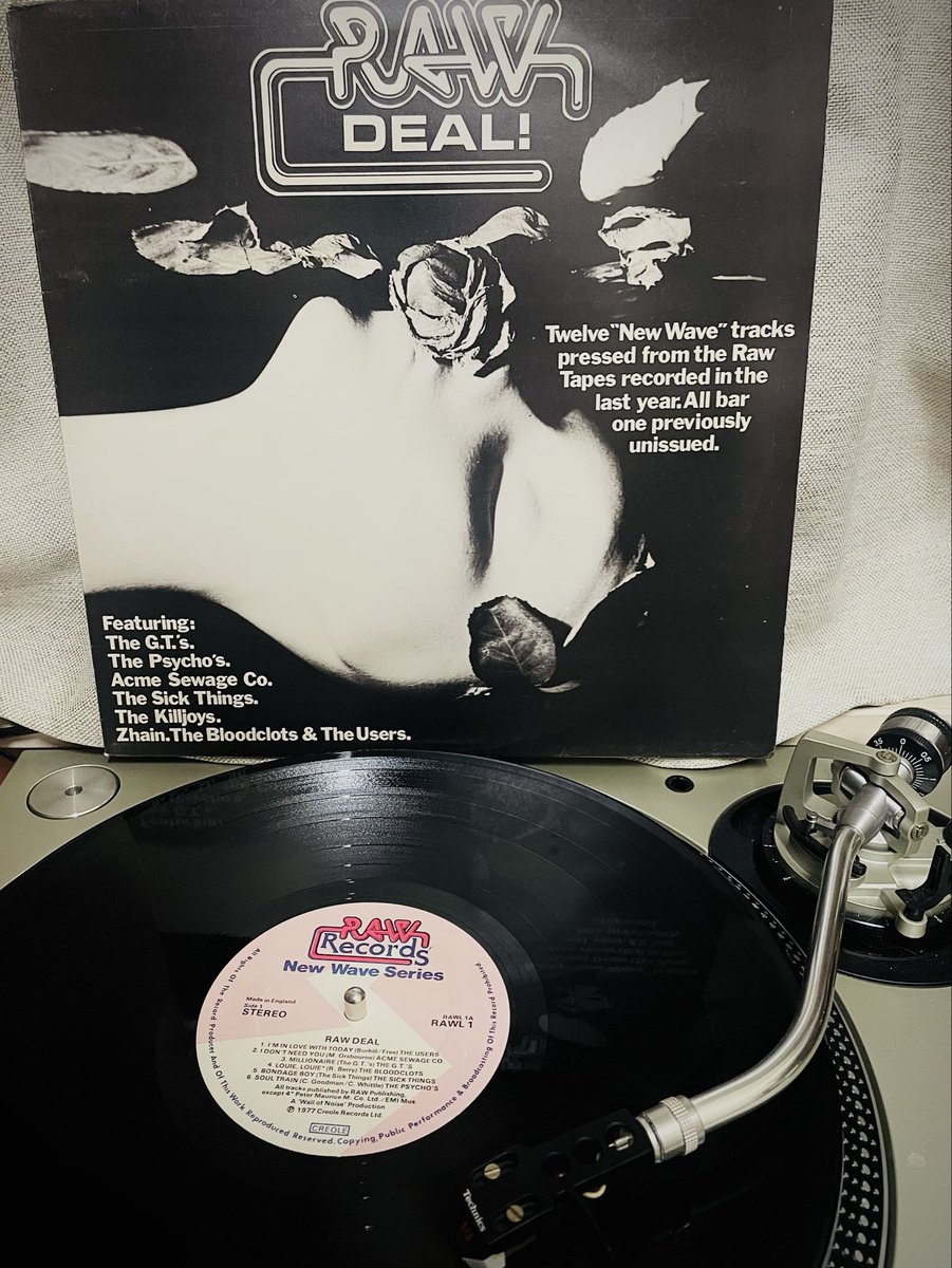 異星人と仲良くなって飲み屋で「ところでこの星のパンクロックってどんな音楽なんだい？」と聞かれたときには真っ先にRaw Deal!を差し出すと決めてる。[K]

At Night youtu.be/v7yNPBbJDRQ?si…