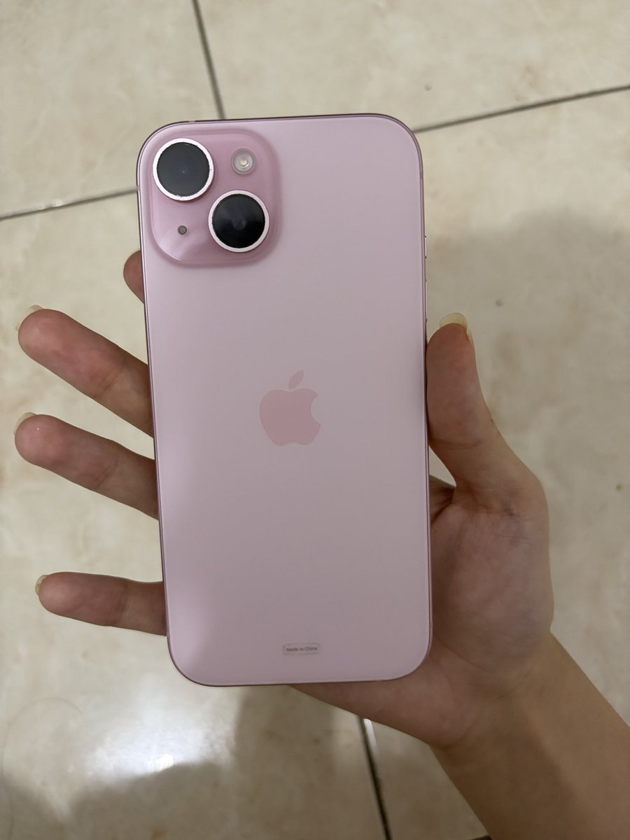 Achneron's tweet image. wts iphone 15 256gb bh 81% kondisi bagus no mines samsek. dpt kabel charger tp kotor tp ga ada kendala 

9.500.000 negotiable, nego nya ngotak ya bub #iphone15 #wtb #wts #zonajajan #wtsiphone #wtbiphone #zonajajan
