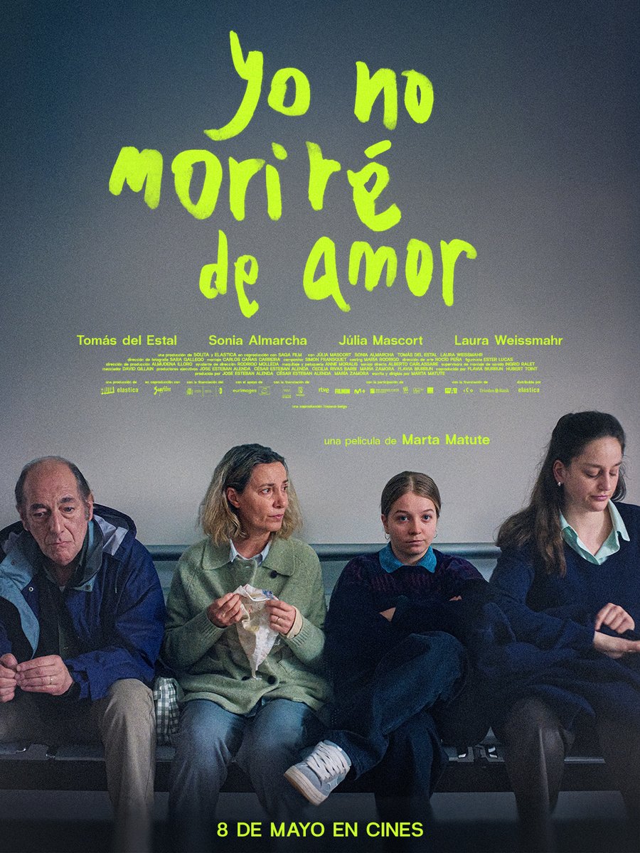 Os presentamos el póster de #YoNoMoriréDeAmor, la opera prima de <a href="/MMatutgar/">Marta Matute</a>, que estrenaremos en cines el 𝟴 𝗱𝗲 𝗺𝗮𝘆𝗼.
 
✍️ Basada en la propia experiencia de su directora, la película cuenta cómo Claudia, a sus 18 años, afronta con su familia la enfermedad de su madre,