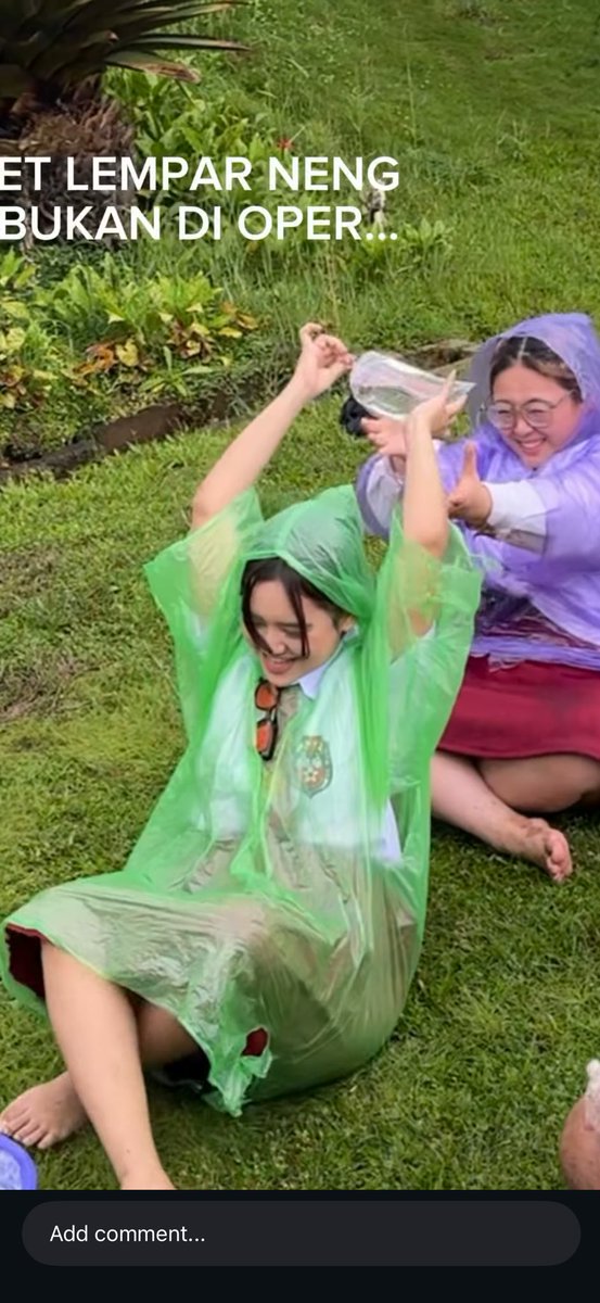 floexur's tweet photo. Kalo keinget ini ngakak pol😭
Disuruh lempar malah di oper sama njip hahaha giliran di lempar langsung kuyup🤣 Sampe group kita di diskualifikasi bjir
@zivamagnolyeah https://t.co/LnrOCwBqq2