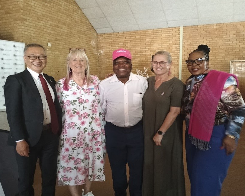JP_emb_inSA's tweet image. On 4 Feb. @ThePinkDrive &amp;amp; @HealthZA commemorated #WorldCancerDay.
@JapanAmbinSA, Dr Joseph Phaahla, @SamGrahamMare, @NkomoNomantuand @PinkDriveNoels emphasised the need for early cancer detection. Amb. Shimizu commended PinkDrive on bringing mobile clinics to underserved areas.