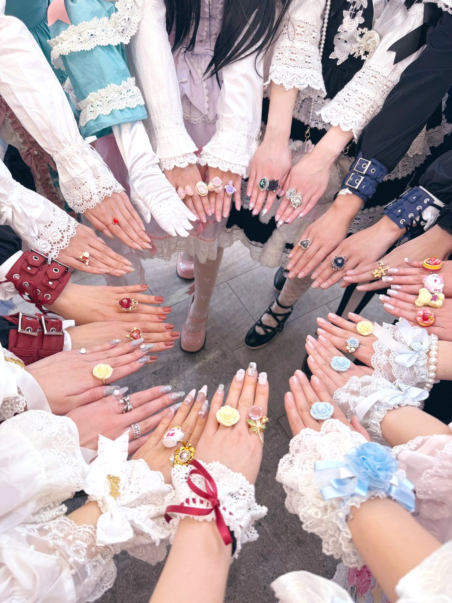 ロリィタさんの
かわいい手と足🩰◝✩