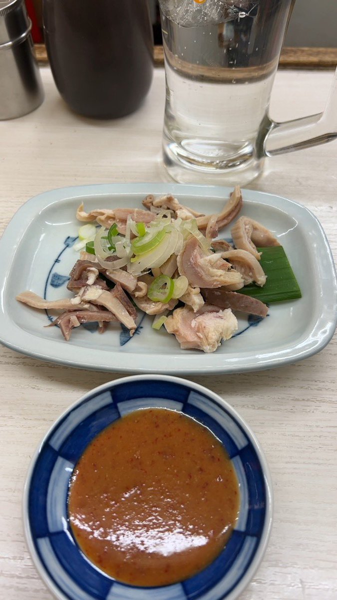 hebenoleke's tweet photo. 今週の一平
#肉豆腐
#ちくわぶ煮 
#アジフライとイカフライ 
#にこごり 
#ガツ刺し https://t.co/KQtbAVZUTh
