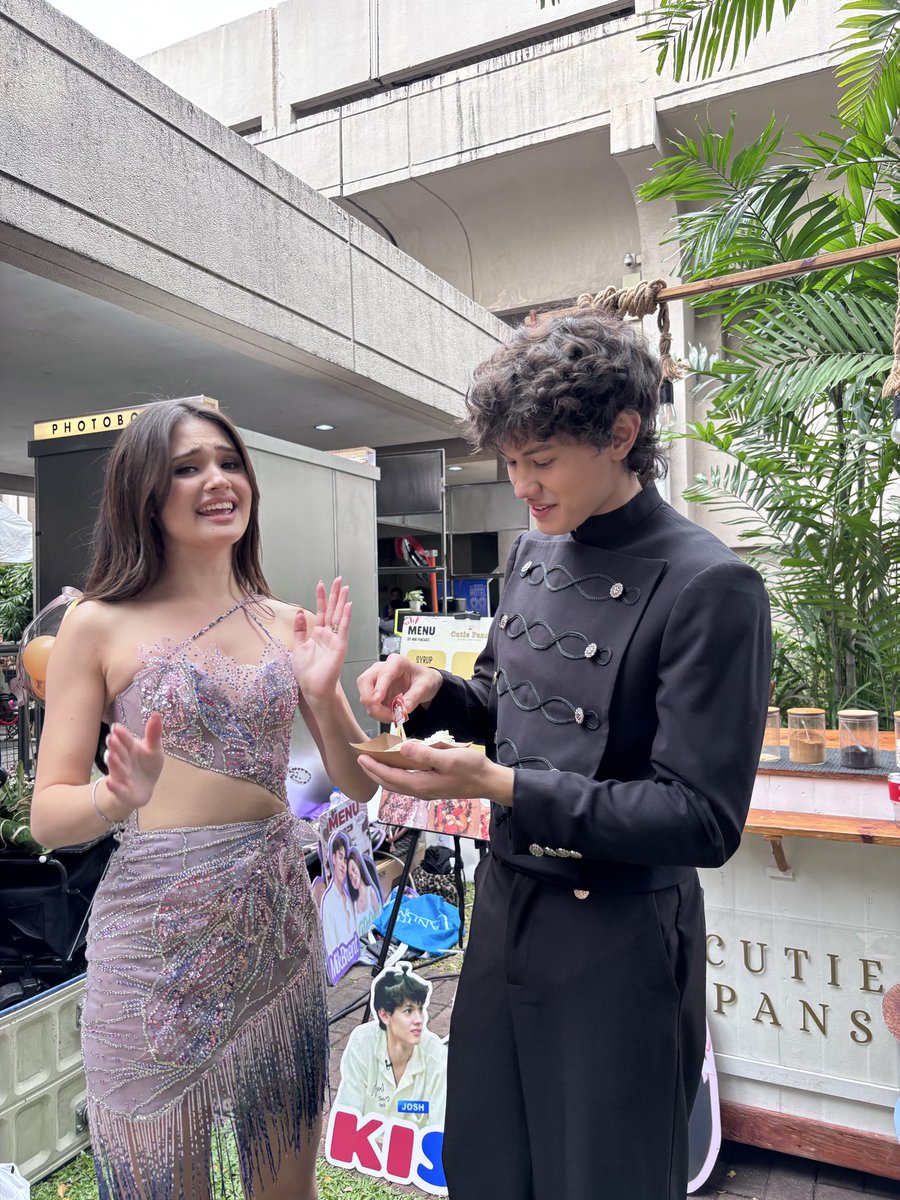 KiShesOfficial's tweet photo. Our lovely KiSh stopped by our pancake booth earlier, and moments like that remind us how special this fandom really is!

TSOH88 KISH MEDIA DAY
#TheSecretsofHotel88 https://t.co/JHSnxAwiqx