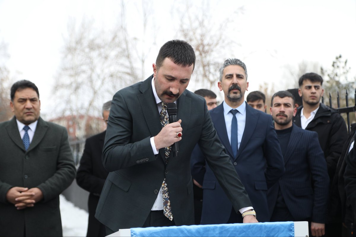 Aziziye ilçemizde Ülkü Ocaklarımızın Yeni Hizmet binasının açılışını bugün gerçekleştirdik. 
Bugün burada bir tabela asmıyoruz,Türk milletine sadakatin mührünü vuruyoruz.Bu ilçe başkanlığı Ay yıldızlı bayrağa yemini olanların, Vatanını herşeyin Üstünde tutanların,Ülküyle