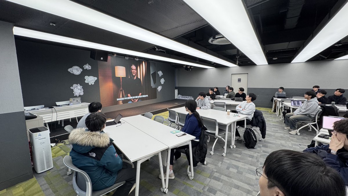 Kotlin by JetBrains tweet media