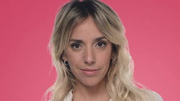 Esta es Tamara Pettinato. Nunca explicó que iba a hacer al despacho de Alberto, como tantos gatos que lo visitaban en plena pandemia mientras la gente padecía. Cuanta lacra hay en este país.