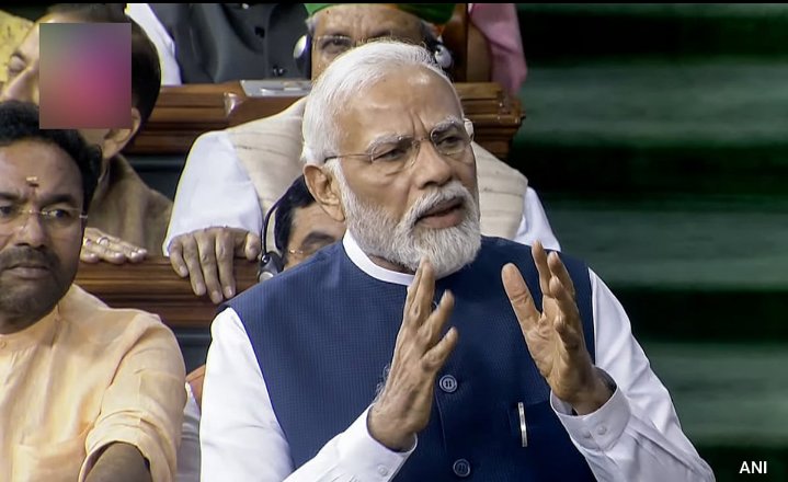 बात 2014 की है जब Manmohan Singh राज्यसभा में अपनी स्पीच दे रहे थे

उस दिन संसद में आंध्र प्रदेश को बाँटकर तेलंगाना राज्य बनाने वाला बिल चल रहा था

इस पर राज्यसभा में भारी हंगामा नारेबाज़ी और अफरा-तफरी का माहौल था

जब मनमोहन सिंह बोलने उठे तो विरोध कर रहे कई दलों के सांसद वेल में