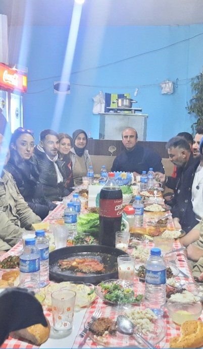 🇹🇷Canım Hatay'ım!Sınır köylerimin güzel insanları.Uğurlarken bizleri hüzünlü bir ramazan akşamında zorla oturtulmuştuk o mübarek memleket 
sofrasına ve gösteremediğimiz asker kardeşlerimizle. Mahçuptuk vede gururlu böyle güzel bir milletin mensubu olmaktan.