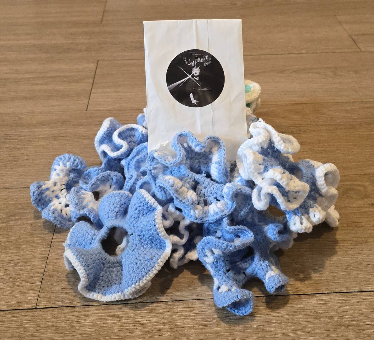 Give away ~น้อนยางมัดผมไหมพรมถักเองคละแบบ~  พรุ่งนี้มาจุ่มรับน้องกันนะคะ 🥰😍 <a href="/joyjanji/">The shy boy from South Korea's หม่าม๊า💕💕</a>
#2026THELASTPARADEENCOREINBANGKOK