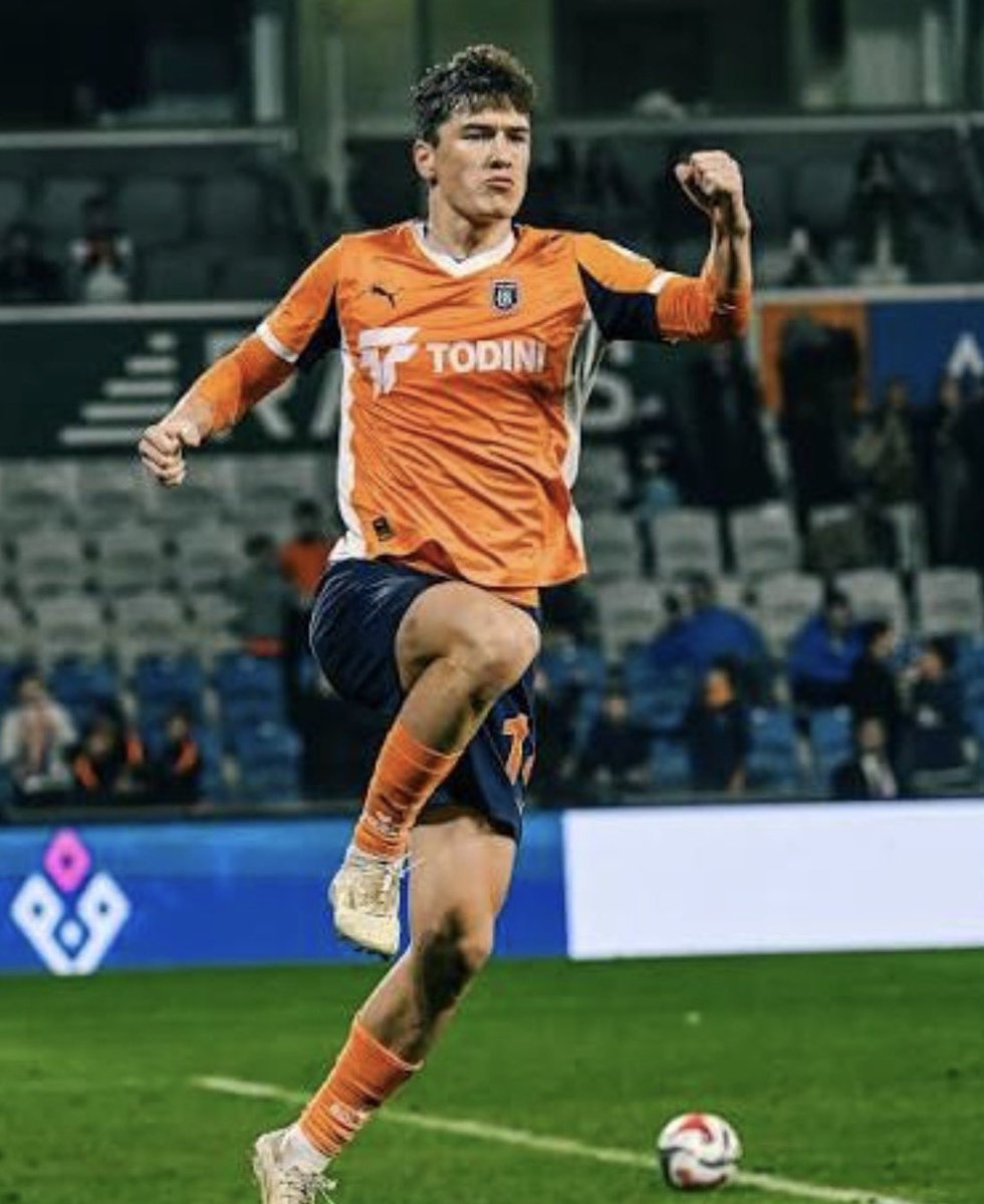 Shomurodov !!

1.90 boyu var, ayak içi temiz, hava toplarında iyi, topu indirir, tutar.

Yıldız alamıyorsanız, alın bu adamı işte !

<a href="/Fenerbahce/">Fenerbahçe SK</a>