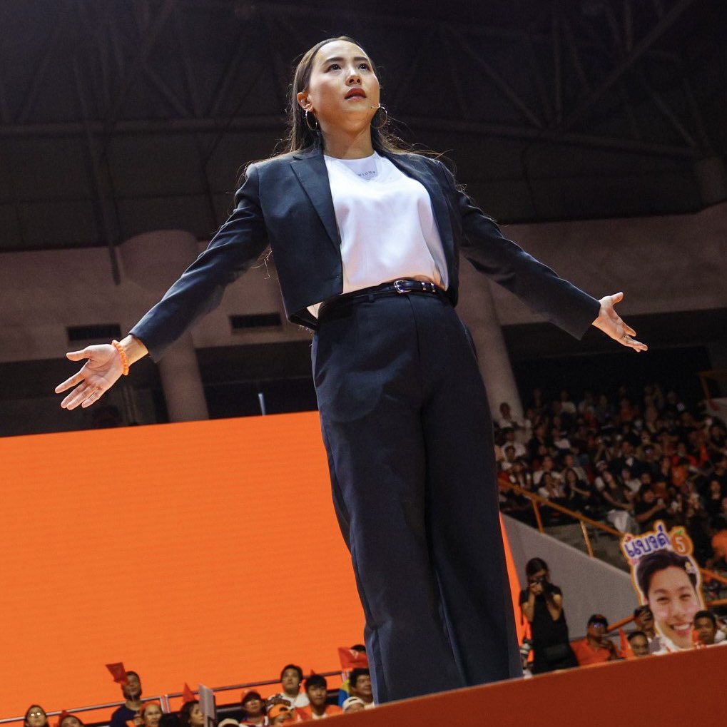 A picture is worth a thousand words. Wind of change is getting stronger by the day. 

Who knows. This Sunday could deliver one of the biggest political surprise, perhaps at the level of 2554 landslide. Let’s see.