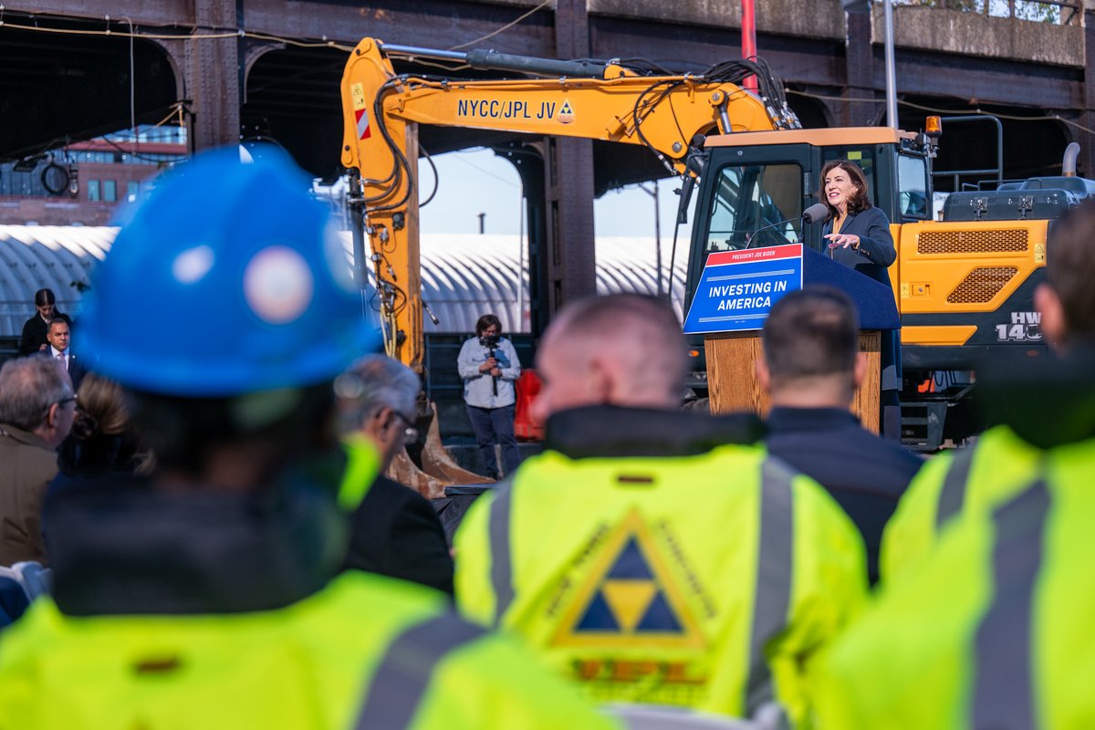 Governor Kathy Hochul tweet media