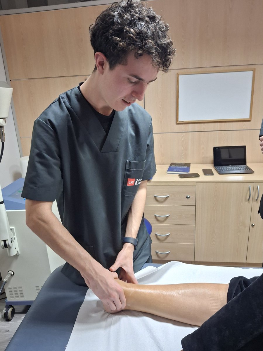 Este nuevo turno de prácticas de los alumnos del grado de Fisioterapia de la <a href="/UEuropea/">Universidad Europea</a> está siendo muy provechoso.
Desde <a href="/fisiomechanics/">Fisiomechanics</a> esperamos que aprovechen nuestro conocimiento y experiencia, para ser unos magníficos profesionales y ayudar a sus pacientes 
<a href="/terapiamanualUE/">Terapia Manual UE</a>