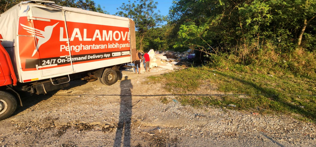 evo77777n's tweet photo. @Edisi_MY Ni yg berlaku kat putrajaya.harap menteri boleh ambik contoh https://t.co/j7ZAuNpqVy