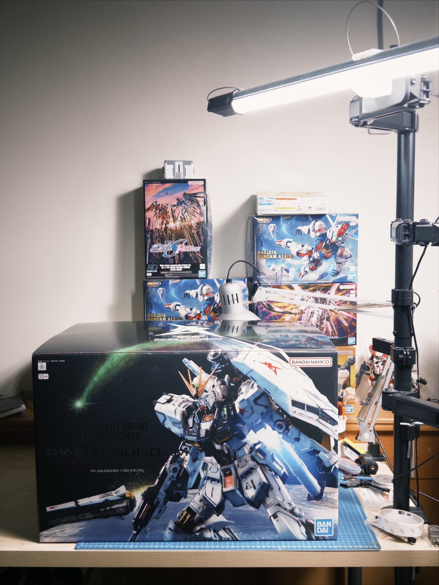 duckfly6's tweet photo. やっとPGU νガンダムを入手。
箱が想像以上に大きすぎますww https://t.co/Mv5aFR8wdG