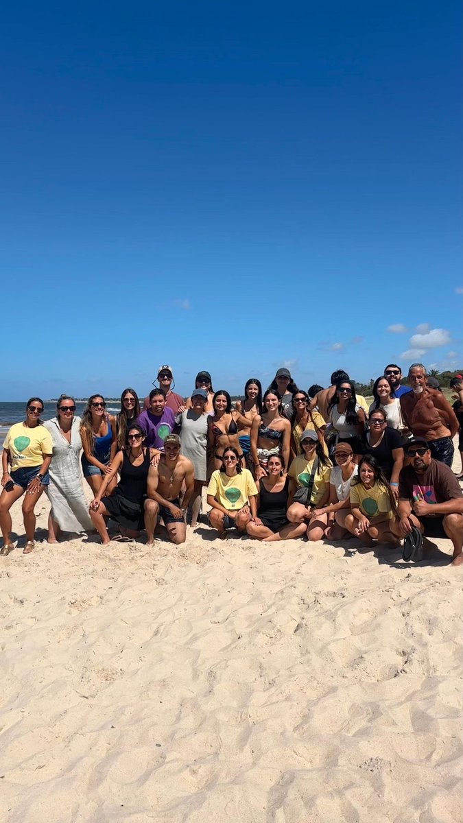 NeyCastillo9's tweet photo. Sonrisas q cruzan fronteras  🇺🇾 🇦🇷 🇧🇷 🇵🇾 🇸🇻 Valientes compartiendo Campamento, juegos, mar, y vida. Gracias a cada voluntario, equipo de ⁦@perezscremini⁩  y a quienes hacen posible estos momentos de felicidad real ‼️ https://t.co/OFCrY1Hxq8