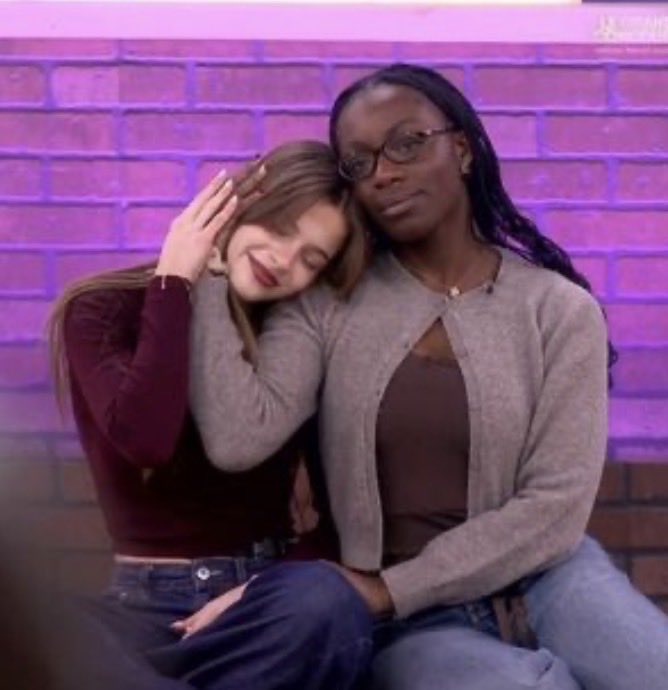 VEtvous34709's tweet photo. Un duo pas assez mis en avant pendant l’aventure . ( je me demande si Marlène a fini par comprendre l’histoire…) #StarAcademy  #StarAcademyleLive https://t.co/7RBCkhYWAS