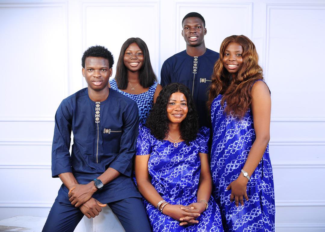 osuomchukwu's tweet photo. Capturing moments, creating memories 💕 Love my tribe, living our best life together 🌟✨ Grateful for these beautiful souls and the laughter we share 😂 #familytime #photodump #love #familygoals #happiness https://t.co/rqQkarIc5W