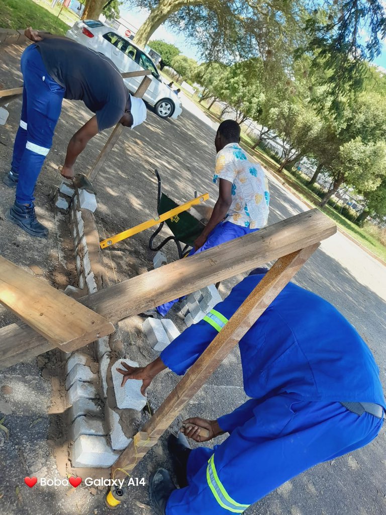 mdevelopmentage's tweet photo. MDA Social Employment Fund Programme participants in Marikana are currently completing a 5-day, CETA-accredited bricklaying training, building practical skills for sustainable employment and community development. https://t.co/EBysxRCITM