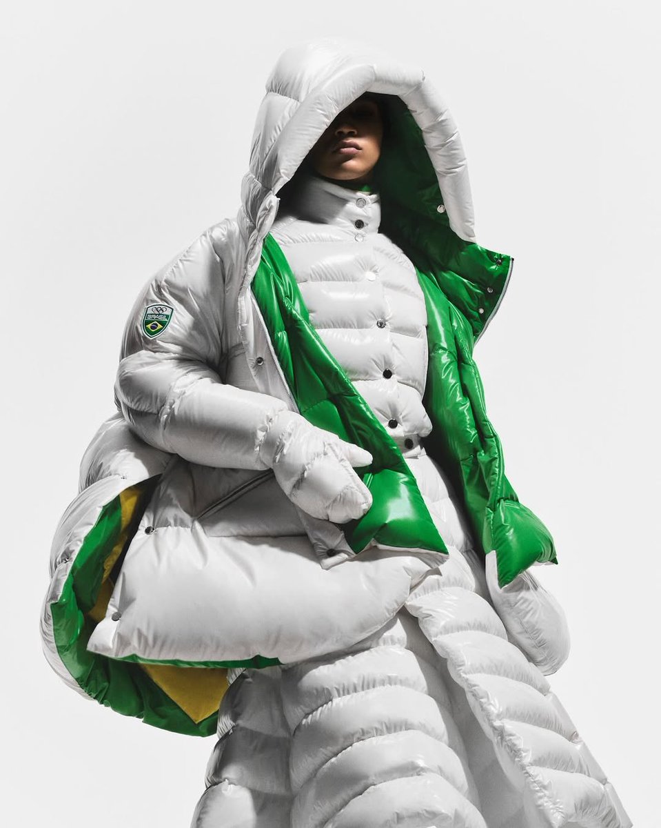 ComplexStyle's tweet photo. Moncler designed Team Brazil’s official Olympic Opening Ceremony uniforms, and they’re beautiful 🇧🇷 https://t.co/YtcHjAp704