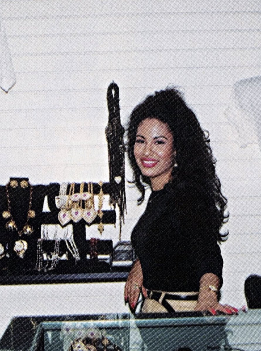 HeshlynAshna's tweet photo. Selena photographed inside her Boutique &amp; Salon (1994) 📸 https://t.co/OGwVTSzGvt