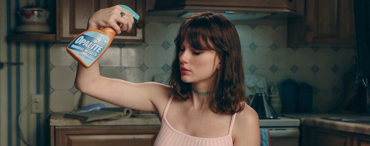 poponze's tweet image. Jenny Prioli responde que se o clipe de Opalite, de Taylor Swift, fosse um participante do #BBB26, seria a Maxiane

“Uma velha cafona”.