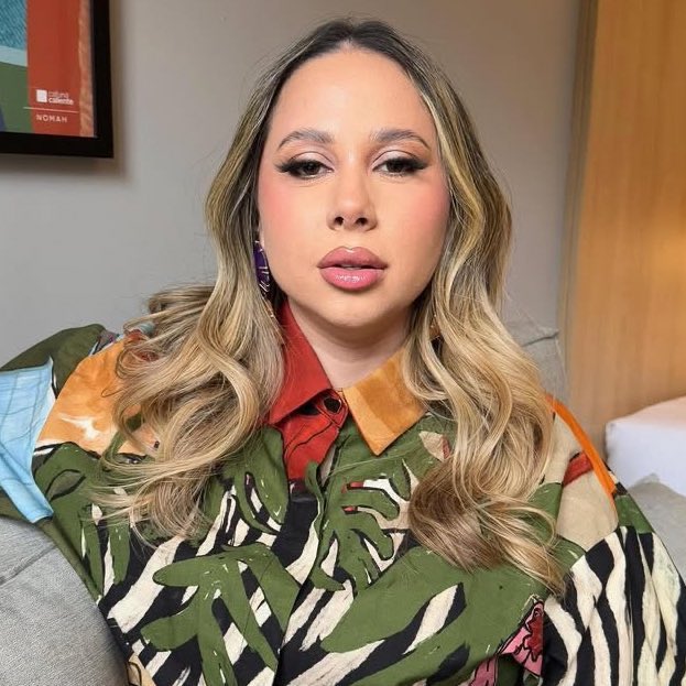 poponze's tweet image. Jenny Prioli responde que se o clipe de Opalite, de Taylor Swift, fosse um participante do #BBB26, seria a Maxiane

“Uma velha cafona”.