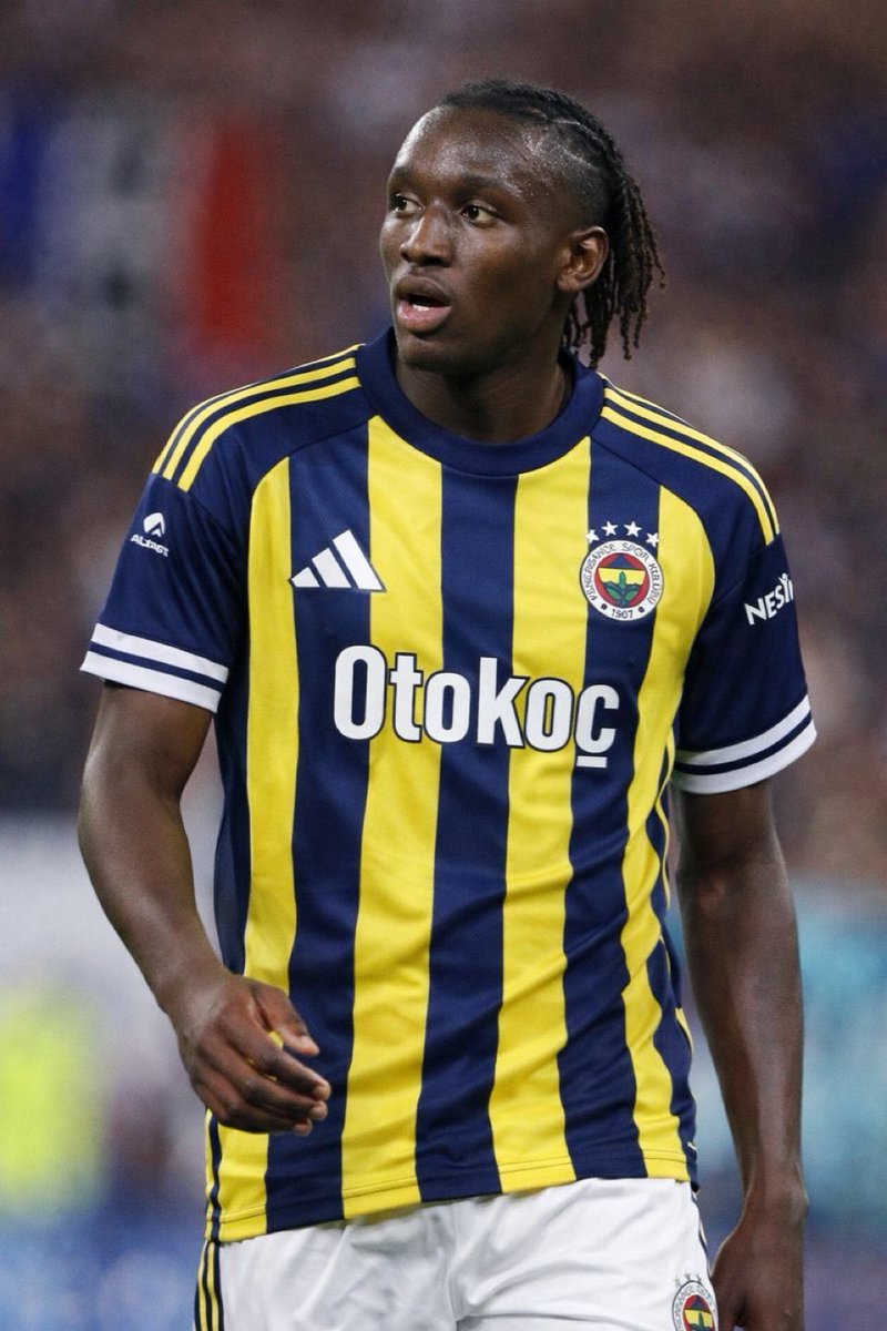 Fred de, Kerem de, Cherif de, Brown da Nene de Talisca da 

Hepsi bizim futbolcumuz, sonuna kadar hepsinin arkasındayız.
Kimse durumdan vazife çıkartmasın diyen herkes yüklensin