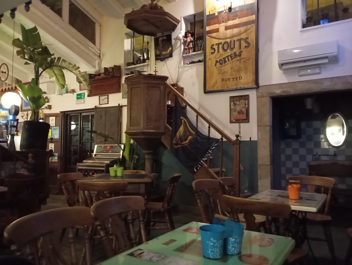 AlbertoAbuin's tweet image. Otra Guinness más y me subo allí a proclamar LA PALABRA de @MrLombreeze