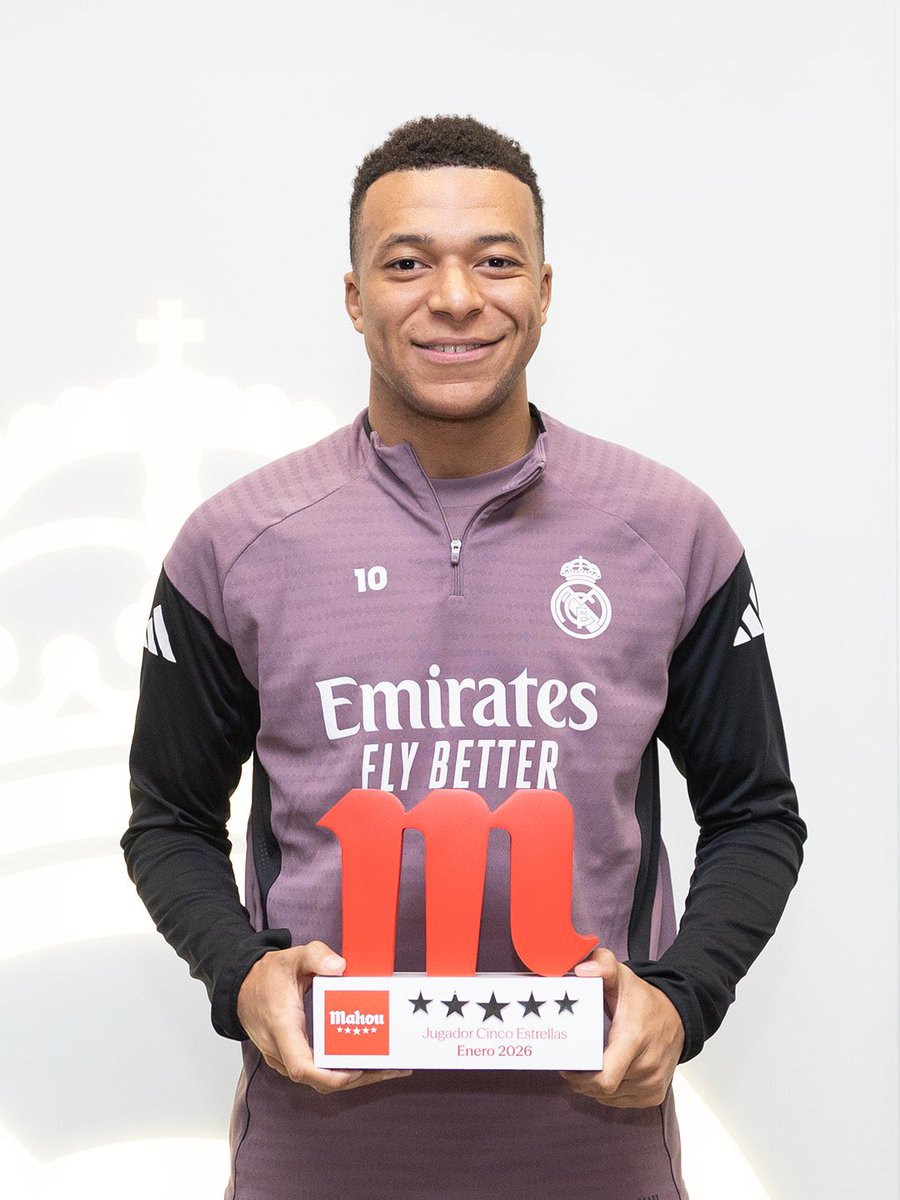 🚨 Kylian Mbappé a reçu son trophée de 𝙅𝙤𝙪𝙚𝙪𝙧 𝙙𝙪 𝙢𝙤𝙞𝙨 𝙙𝙚 𝙟𝙖𝙣𝙫𝙞𝙚𝙧 au Real Madrid. 🌟

C’est déjà la quatrième fois de la saison qu’il remporte cette distinction sur un mois. 🥵
 
📸 <a href="/realmadrid/">Real Madrid C.F.</a>