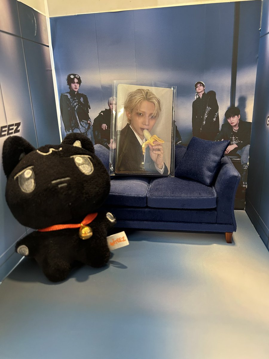 ateez tempe az pop up was a success <3
in love with my yeosang banana pc 🤣 🍌 signed mingi album too??? insane. thank you! <a href="/hello82official/">hello82</a> <a href="/ATEEZofficial/">ATEEZ(에이티즈)</a> 🩵🩶

#ATEEZ_POPUP #hello82 #82giveaway